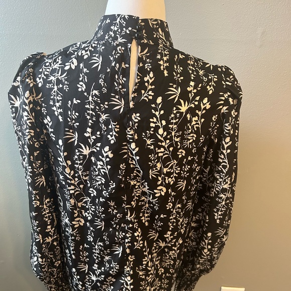New Women black hi neck dress blouse. Size medium - Picture 7 of 8